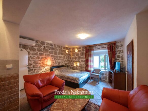 Studio for sale in Perast