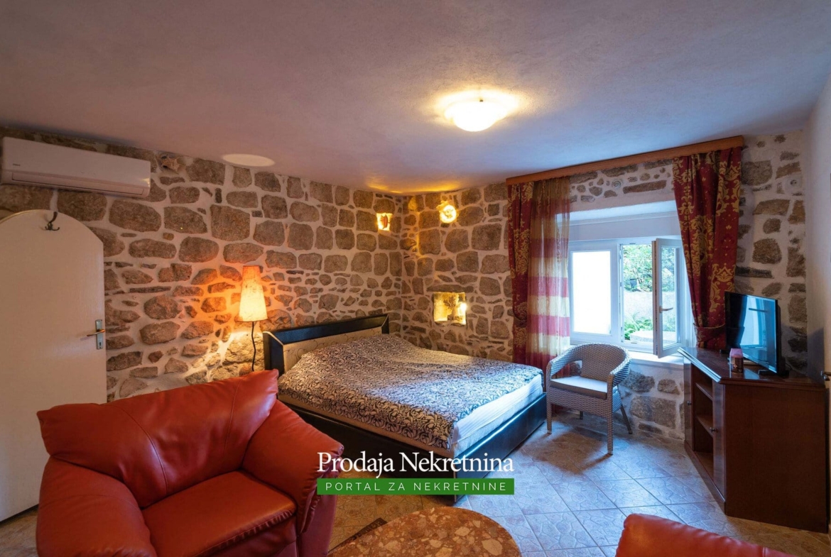 Studio for sale in Perast