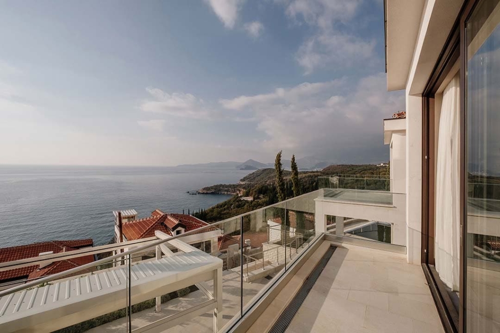 Luxury villa for sale near Sveti Stefan