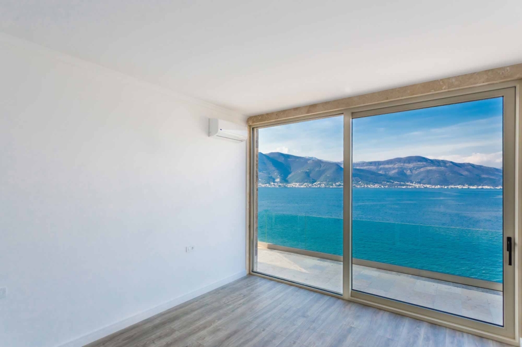 First line luxury villa for sale in Tivat Bay