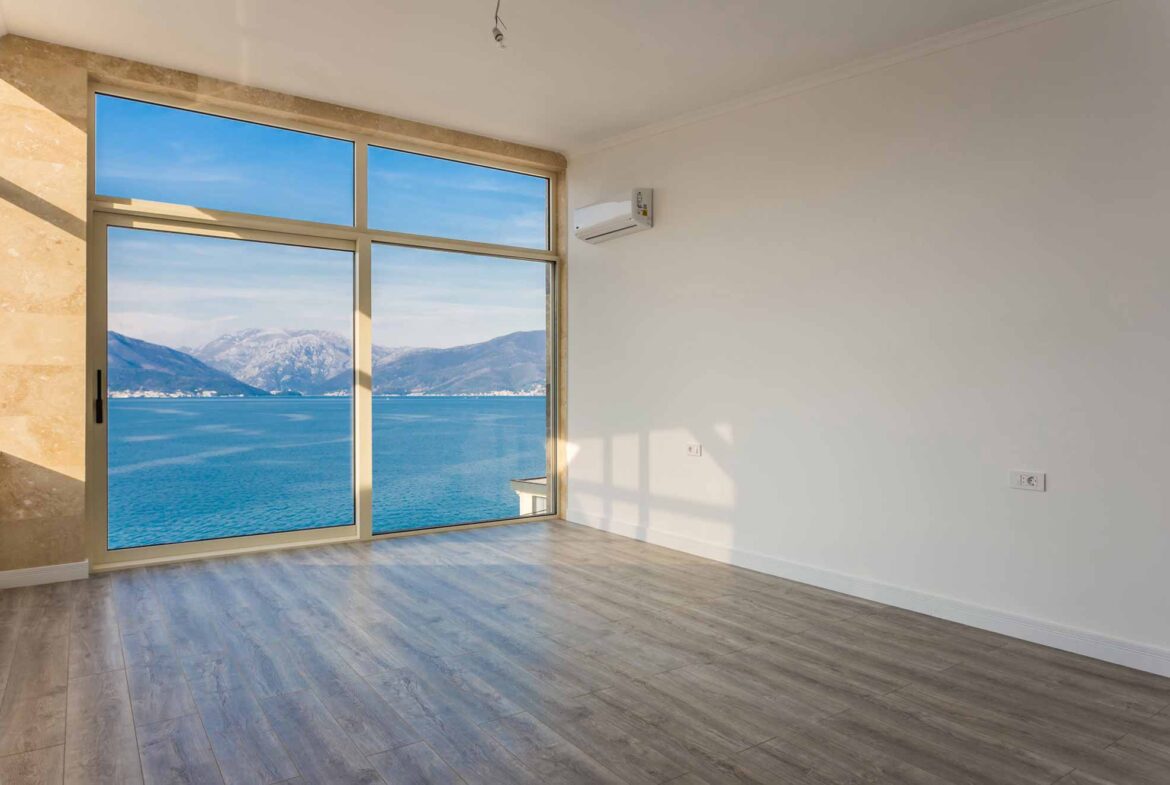 First line luxury villa for sale in Tivat Bay