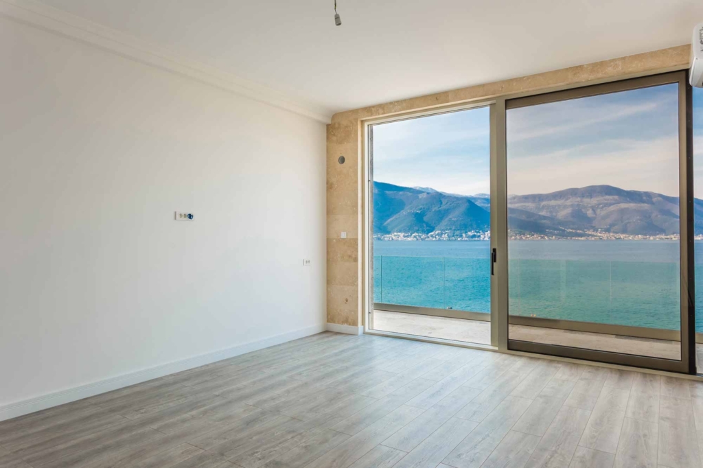 First line luxury villa for sale in Tivat Bay