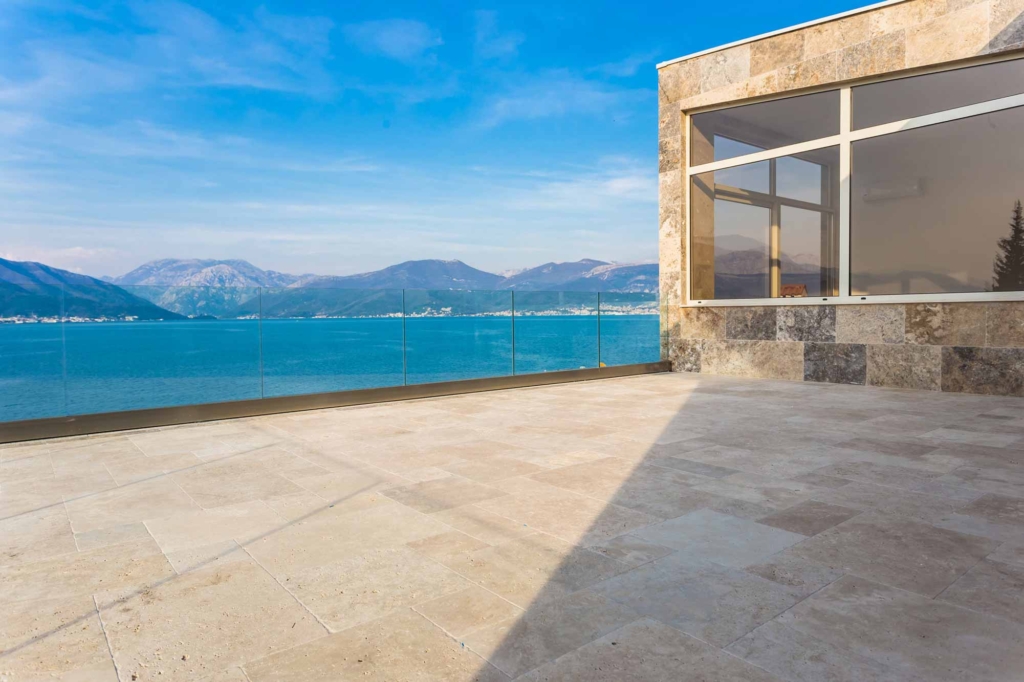 First line luxury villa for sale in Tivat Bay