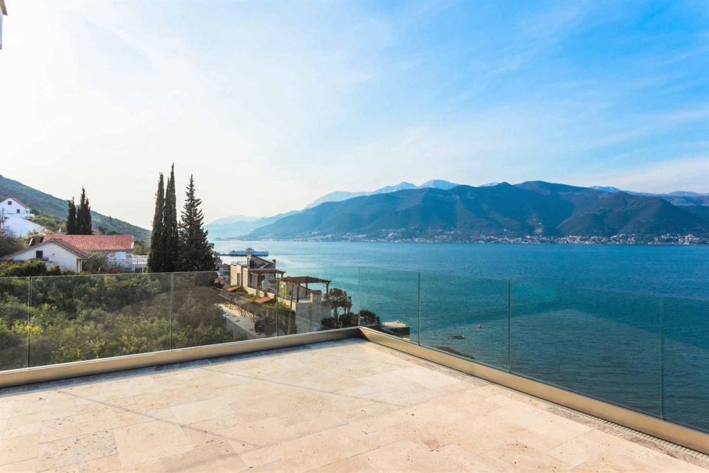 First line luxury villa for sale in Tivat Bay