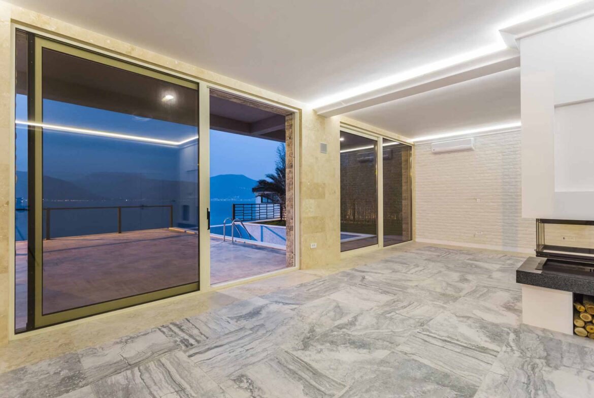 First line luxury villa for sale in Tivat Bay