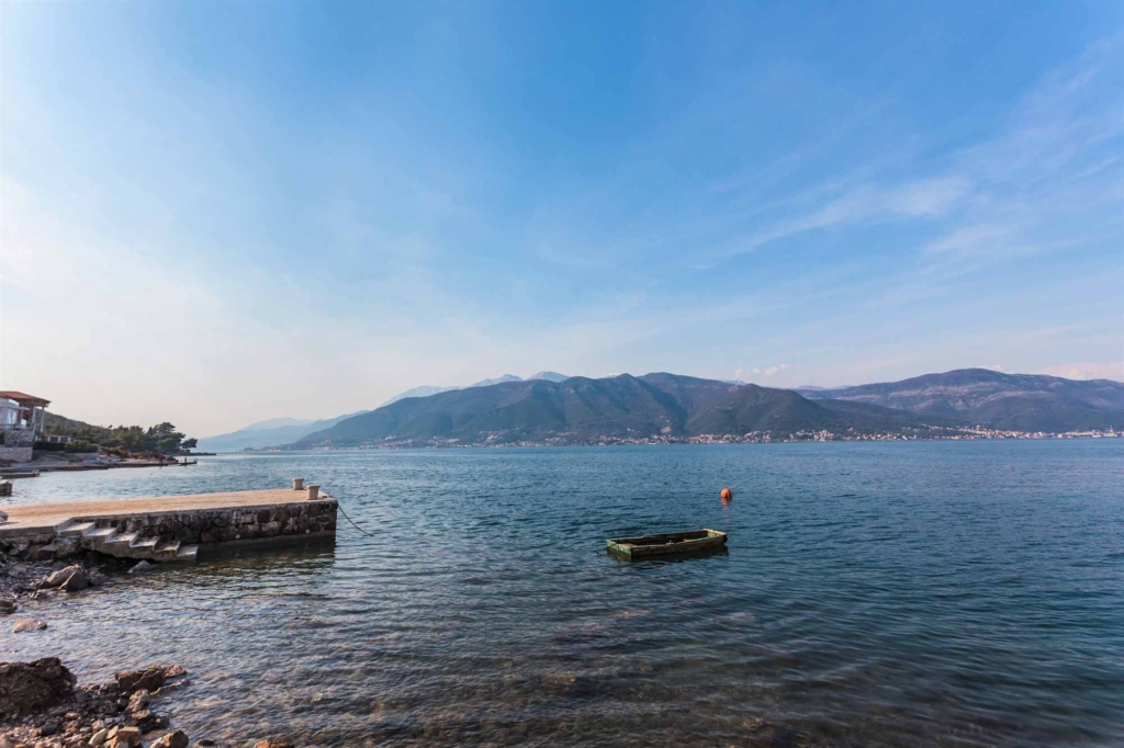 First line luxury villa for sale in Tivat Bay