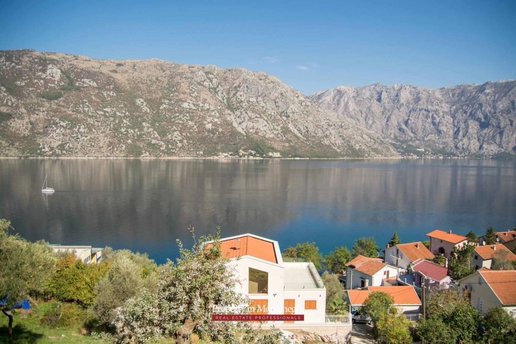 Luxury house for sale in Bay of Kotor