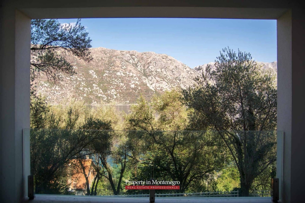 Luxury house for sale in Bay of Kotor