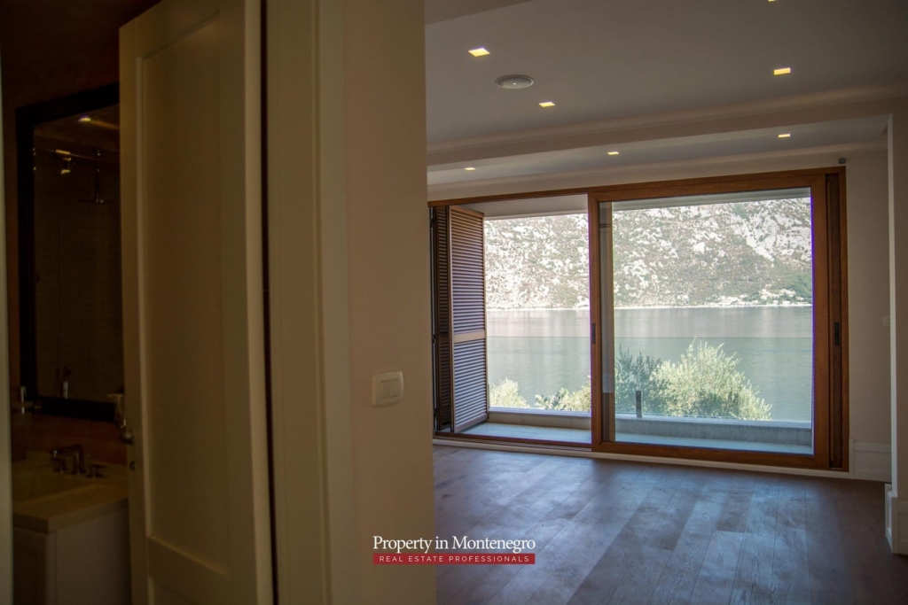 Luxury house for sale in Bay of Kotor