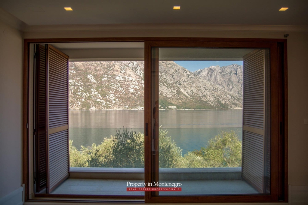Luxury house for sale in Bay of Kotor