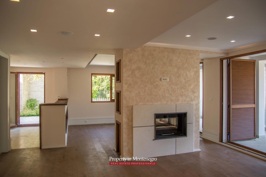 Luxury house for sale in Bay of Kotor