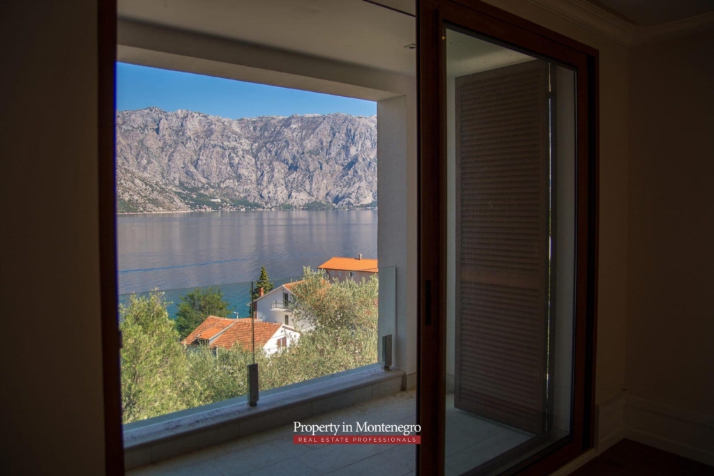 Luxury house for sale in Bay of Kotor