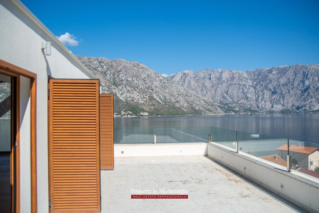 Luxury house for sale in Bay of Kotor