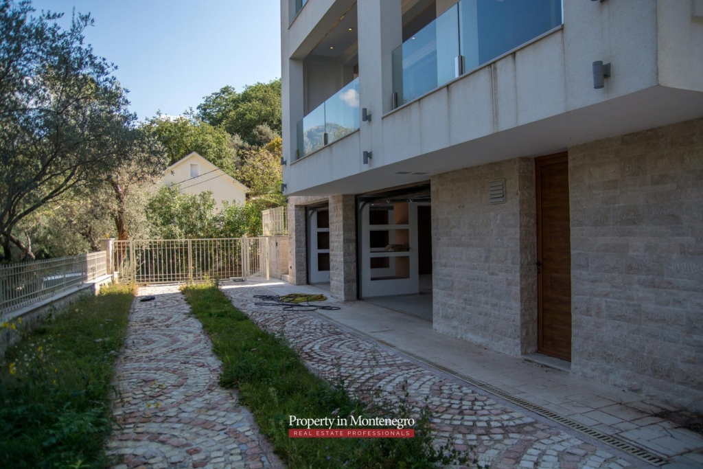 Luxury house for sale in Bay of Kotor