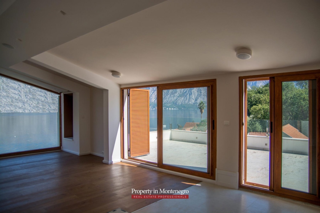 Luxury house for sale in Bay of Kotor