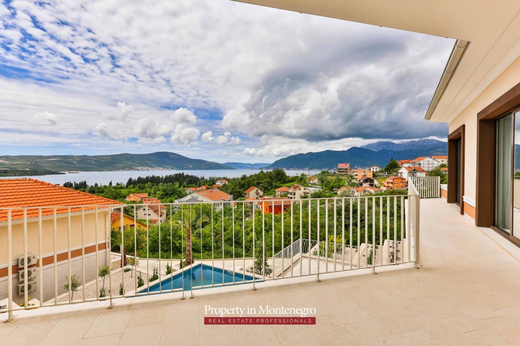 Villa with swimming pool for sale in Tivat