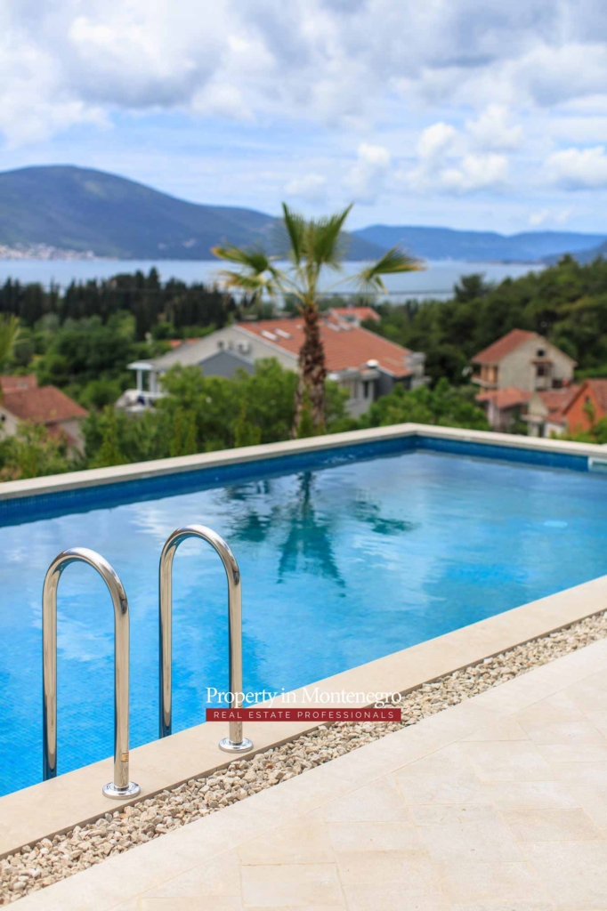 Villa with swimming pool for sale in Tivat