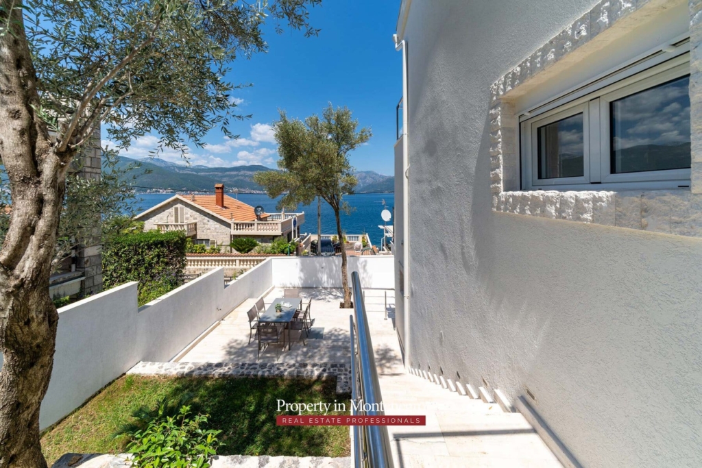Villa for sale in Tivat Bay