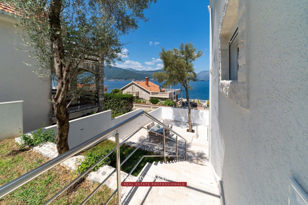 Villa for sale in Tivat Bay