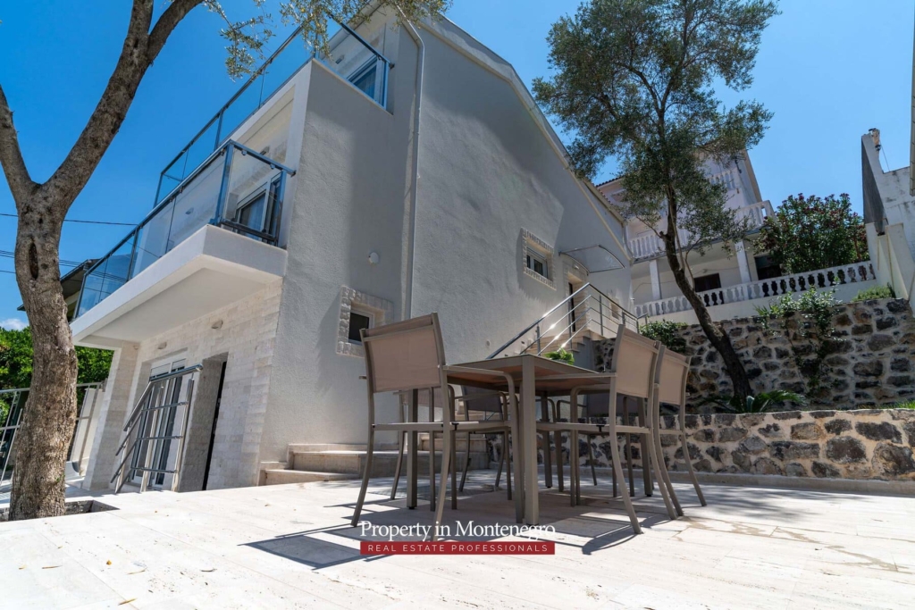 Villa for sale in Tivat Bay