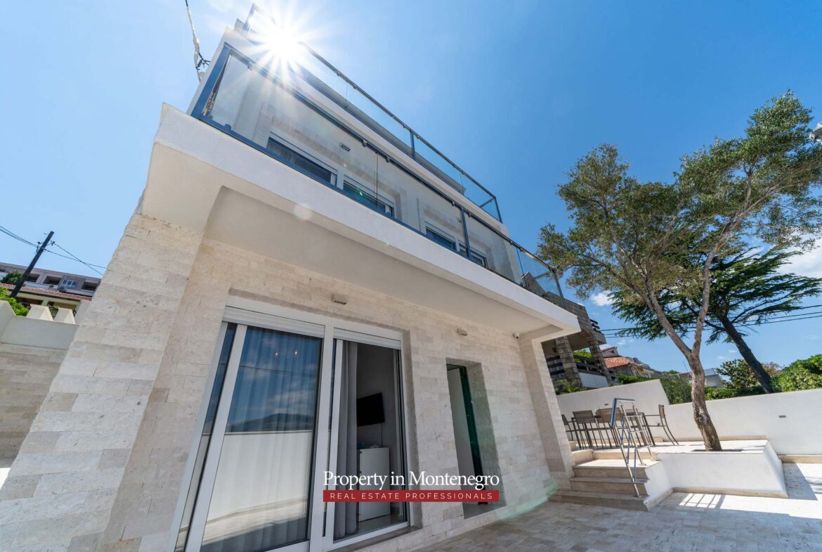 Villa for sale in Tivat Bay
