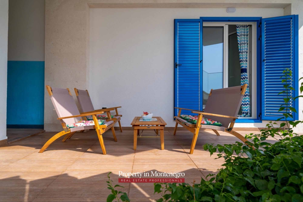 Villa with swimming pool for sale in Budva