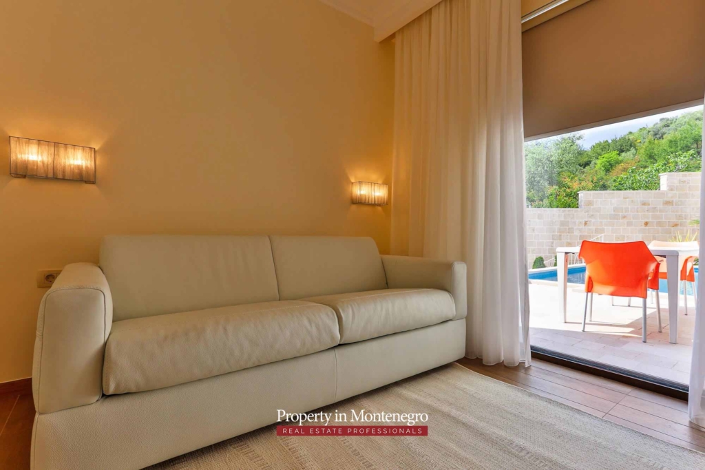 Luxury villa with swimming pool for sale in Tivat