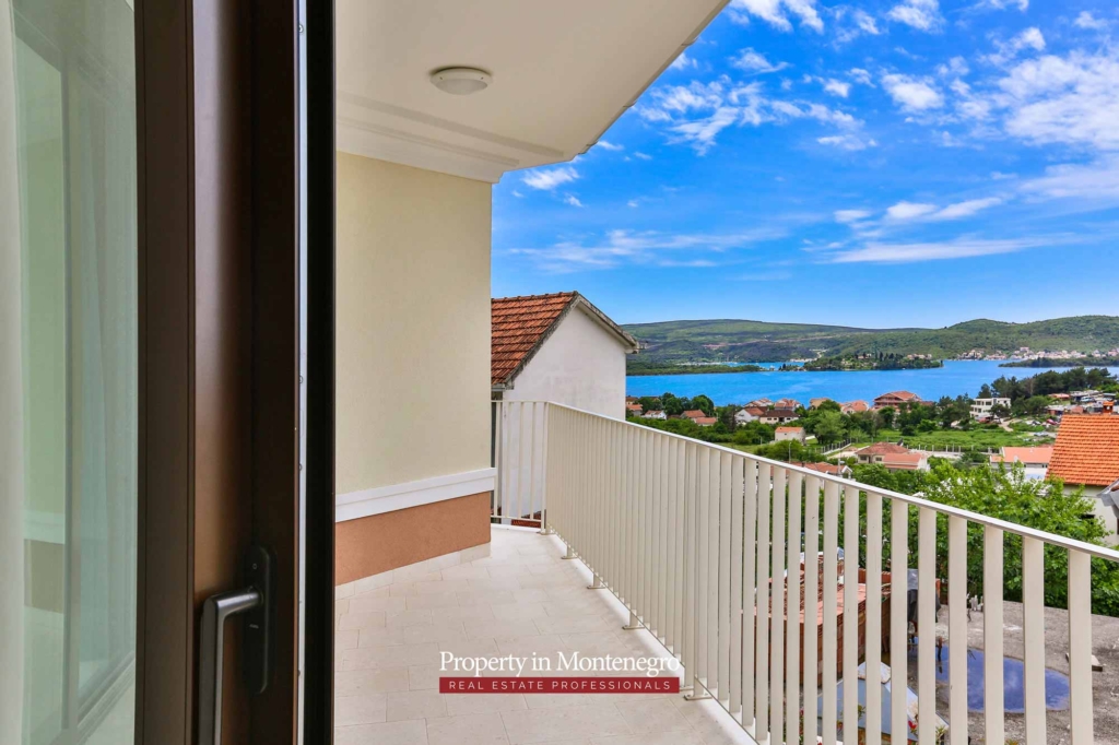 Luxury house for sale in Tivat Bay
