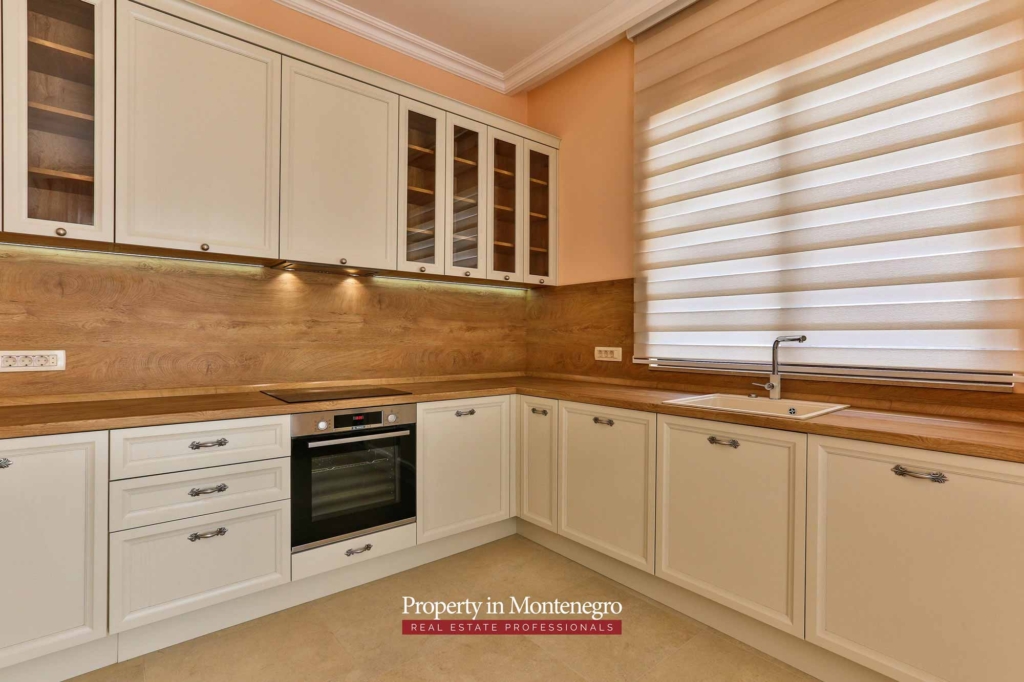 Luxury house for sale in Tivat Bay