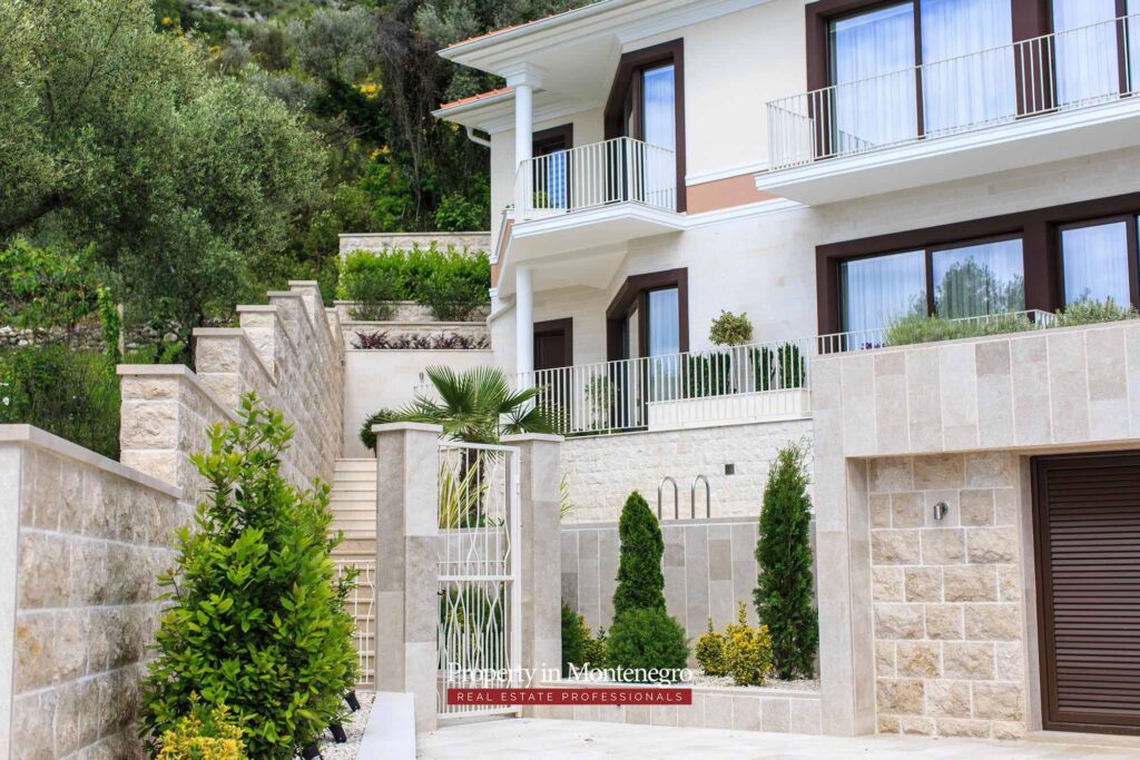 Luxury villa with swimming pool for sale in Tivat