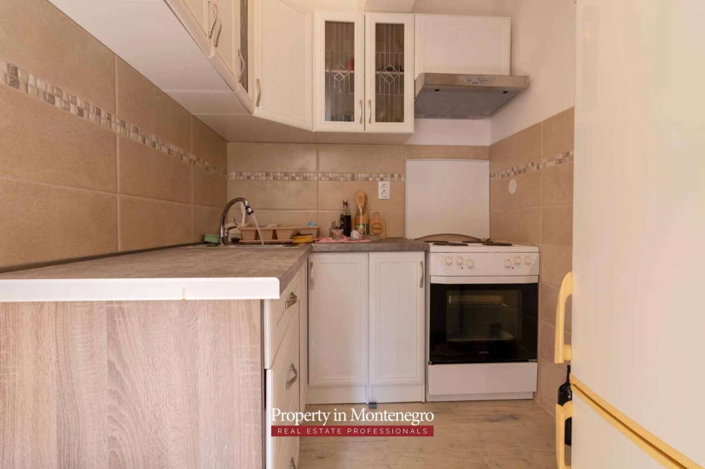 Old stone house for sale in Kotor Bay
