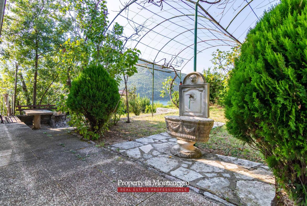 Old stone house for sale in Kotor Bay