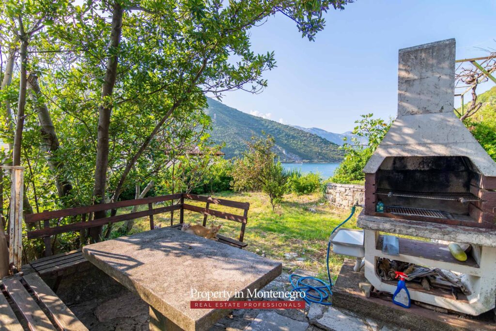 Old stone house for sale in Kotor Bay
