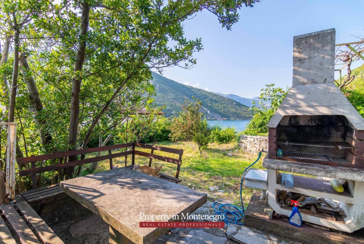 Old stone house for sale in Kotor Bay