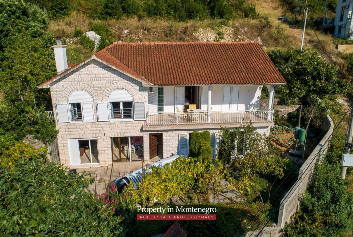 Old stone house for sale in Kotor Bay