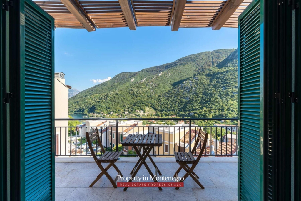 Apartment with swimming pool for sale in Bay of Kotor