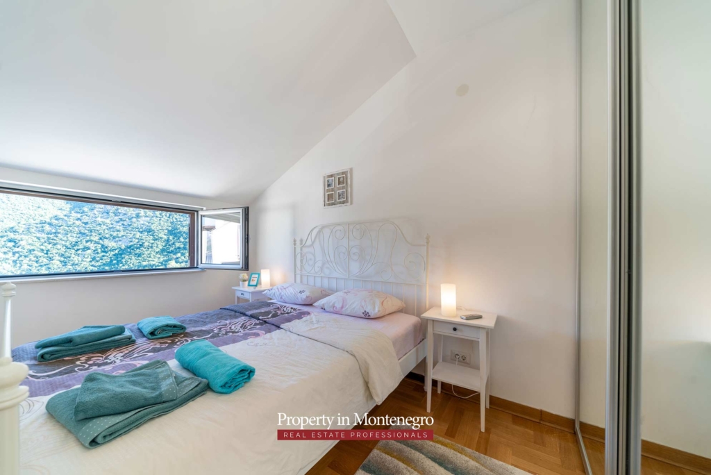 Apartment with swimming pool for sale in Bay of Kotor