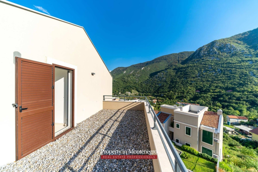 Apartment with swimming pool for sale in Bay of Kotor