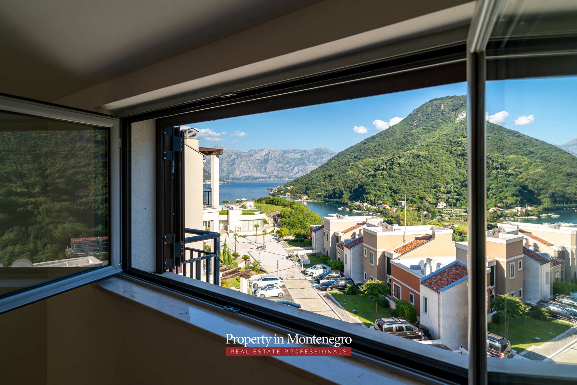 Apartment with swimming pool for sale in Bay of Kotor