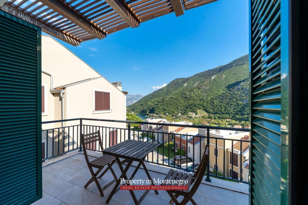 Apartment with swimming pool for sale in Bay of Kotor