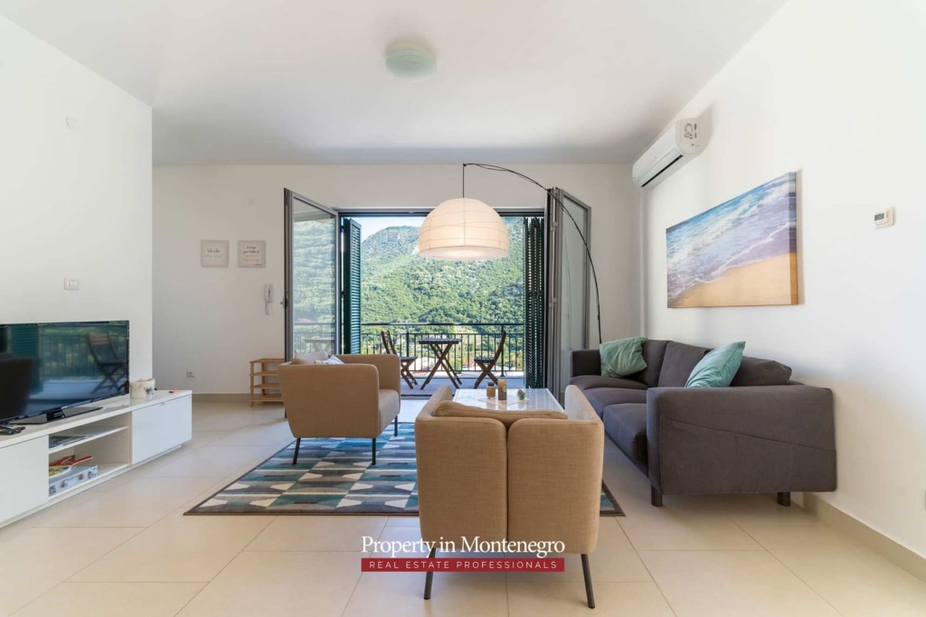Apartment with swimming pool for sale in Bay of Kotor