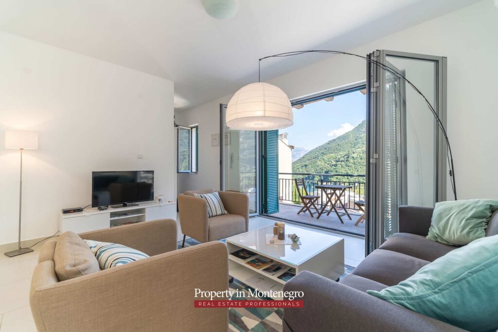 Apartment with swimming pool for sale in Bay of Kotor