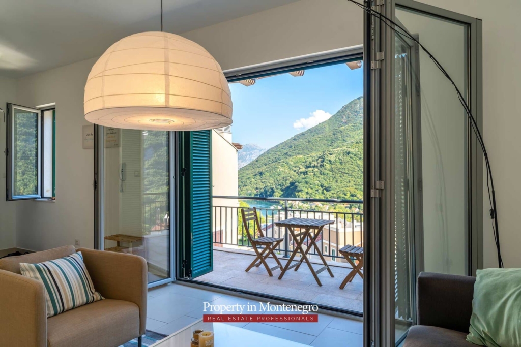 Apartment with swimming pool for sale in Bay of Kotor