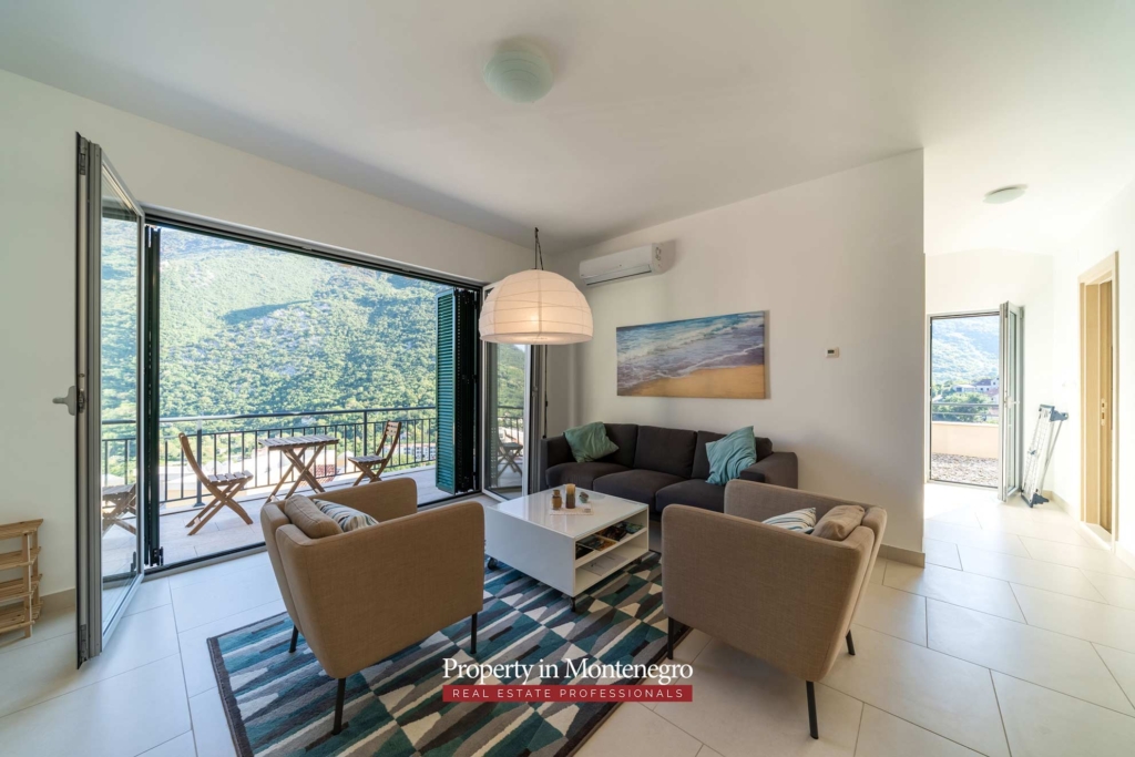 Apartment with swimming pool for sale in Bay of Kotor