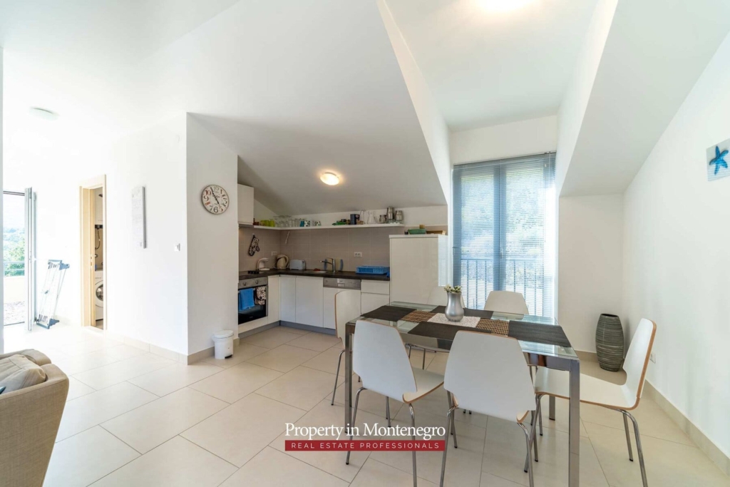 Apartment with swimming pool for sale in Bay of Kotor