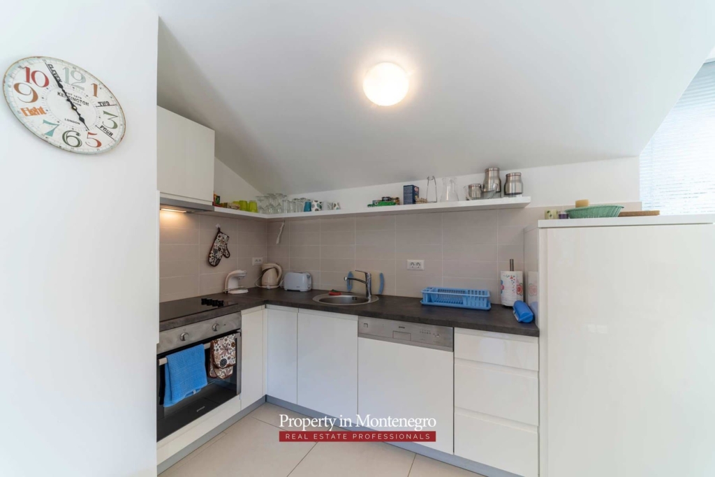Apartment with swimming pool for sale in Bay of Kotor
