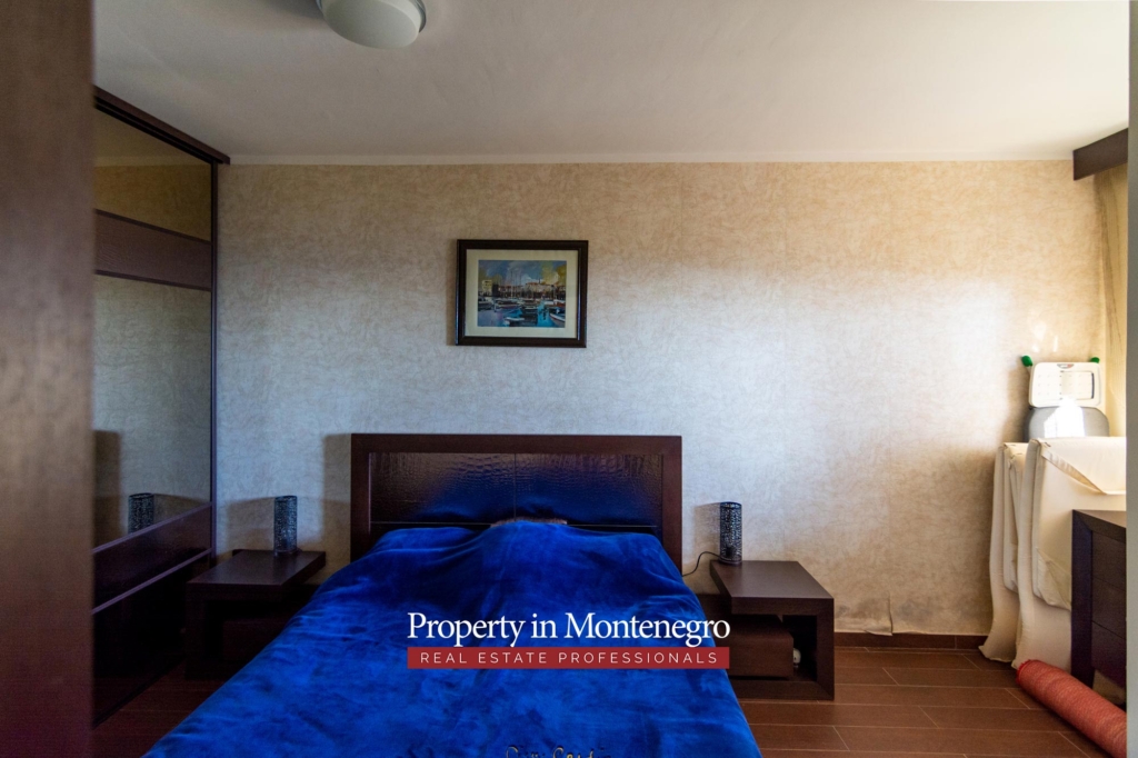 Apartment with swimming pool for sale in Budva