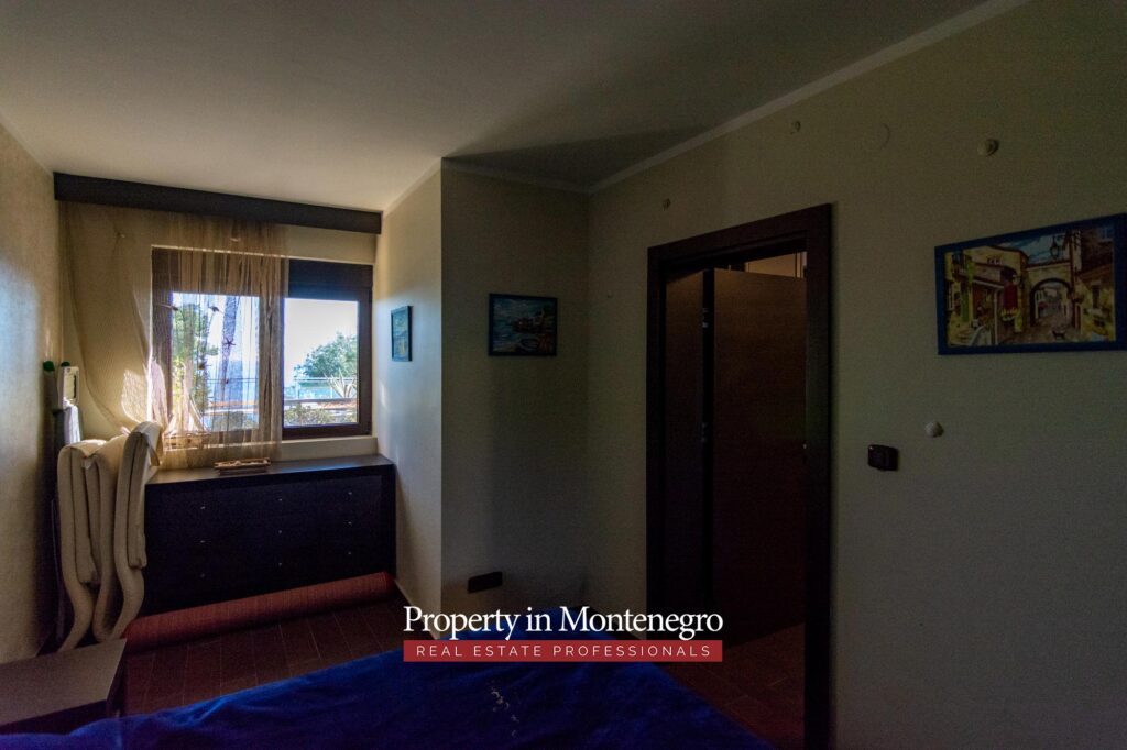 Apartment with swimming pool for sale in Budva