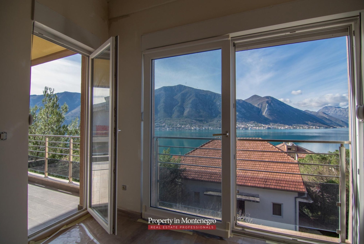 Duplex apartment for sale in Bay of Kotor