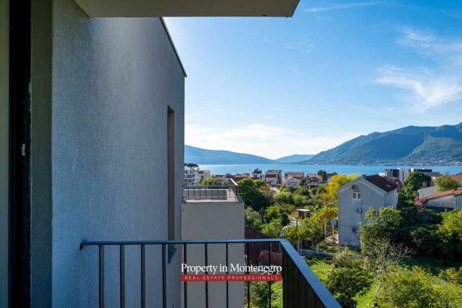 Penthouse with seaview for sale in Tivat